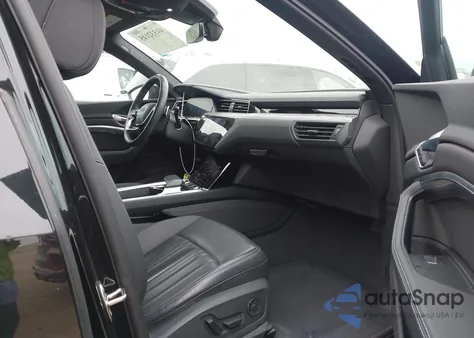 2022 Audi E-Tron Premium Plus Quattro z USA, uszkodzony, nr VIN WA1LAAGE8NB008693